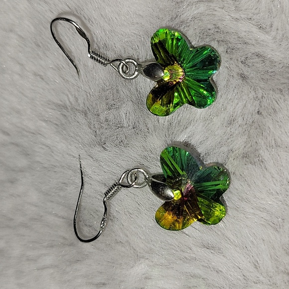 2 pairs of fish hook earrings worn once LIKE NEW - Picture 4 of 5